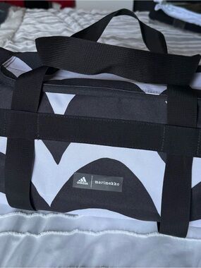 Adidas x Marimekko Unikko Print Duffel Bag Gym Travel Weekender BZFD1